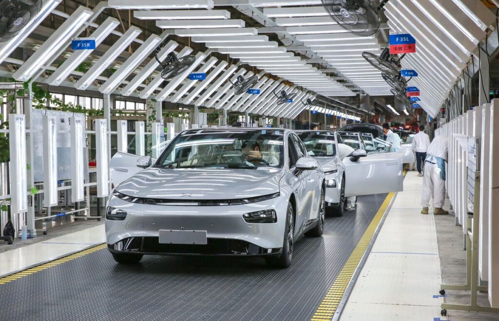 خودروهای برقی وزیر بازرگانی چین را به اروپا کشاند| غربی ها حامی خودروسازان شدند؛ چین مدافع برقی ها