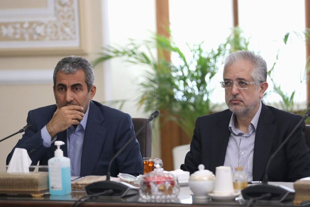 بررسی مسائل آسیب رسان به بازار سرمایه| نرخ مالیات بر تولید باید کاهش یابد